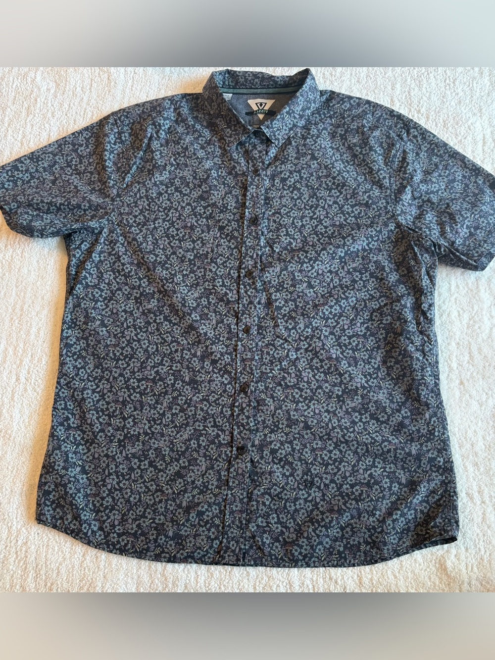 VISSLA Navy Floral Short-Sleeve Button-Down Shirt